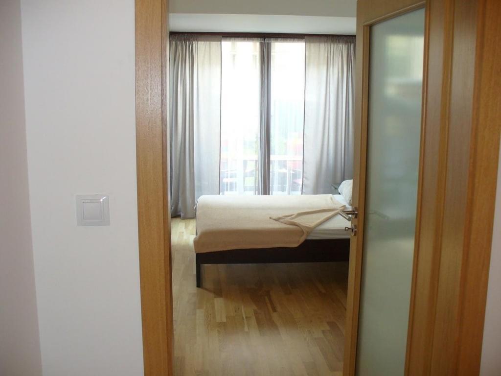 Garden Apartment With Garage In Central Praha Bagian luar foto