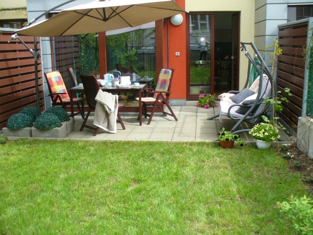Garden Apartment With Garage In Central Praha Bagian luar foto