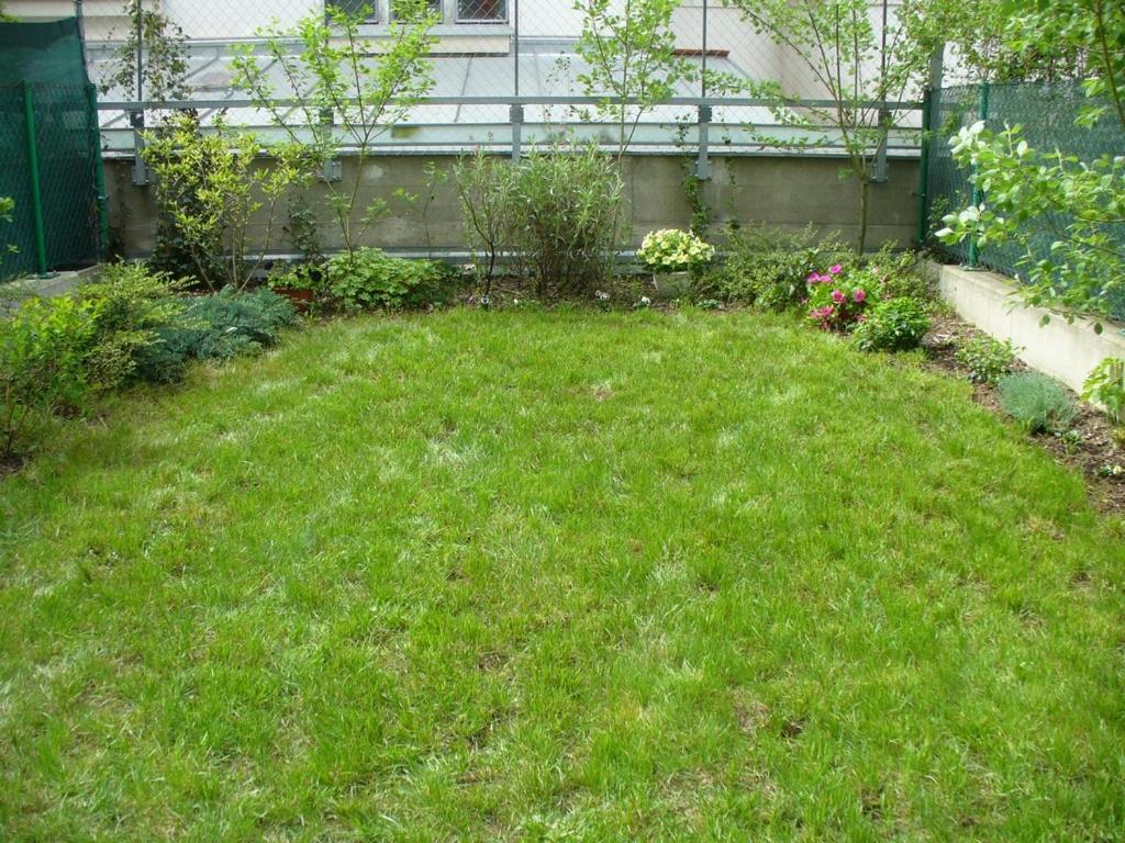 Garden Apartment With Garage In Central Praha Bagian luar foto