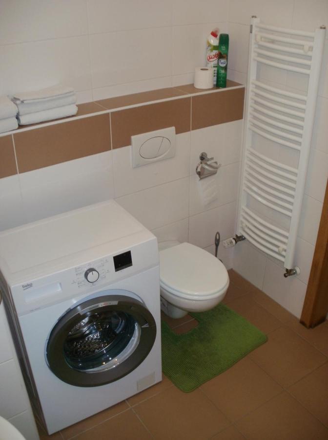 Garden Apartment With Garage In Central Praha Bagian luar foto