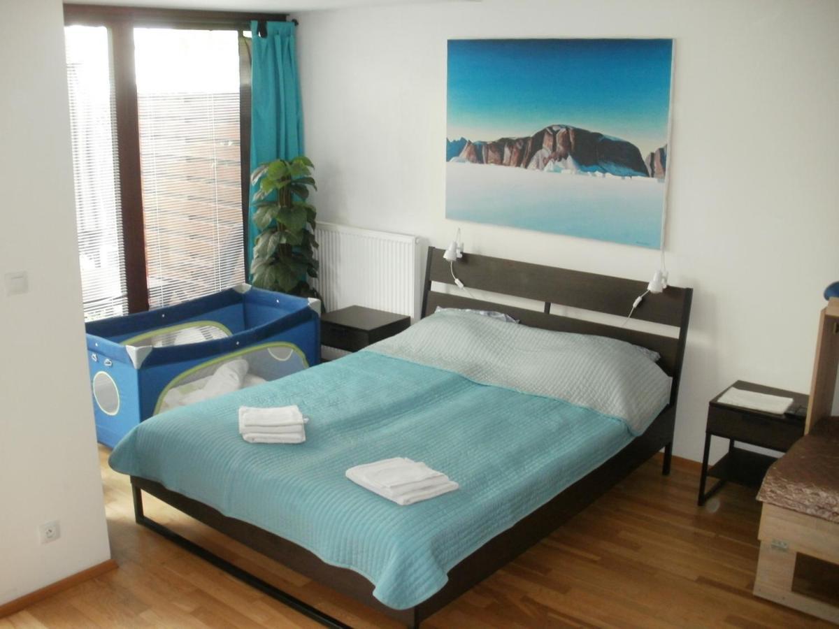 Garden Apartment With Garage In Central Praha Bagian luar foto