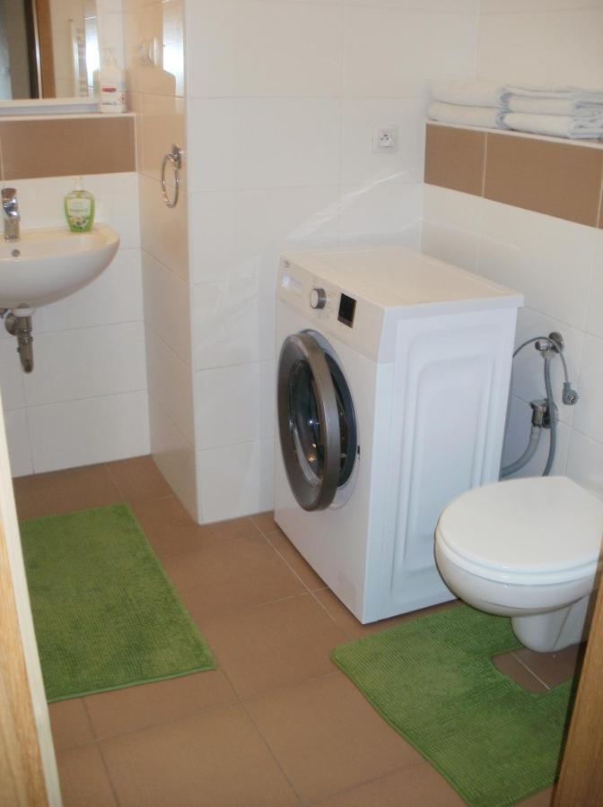 Garden Apartment With Garage In Central Praha Bagian luar foto